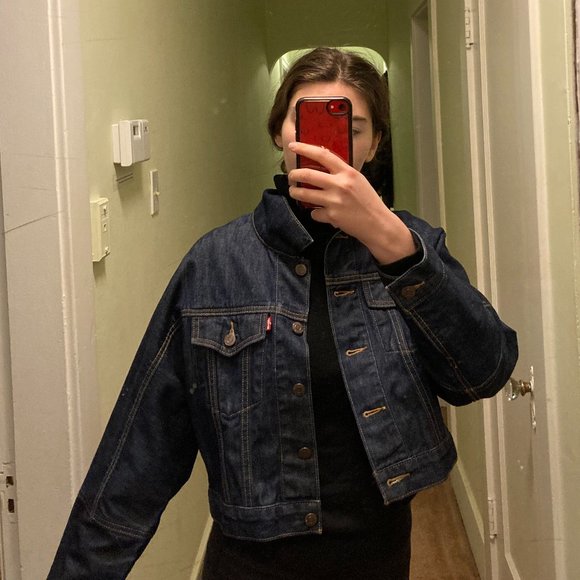 * SOLD* Cropped Levi's Denim Jacket + Free Gift - Picture 4 of 5